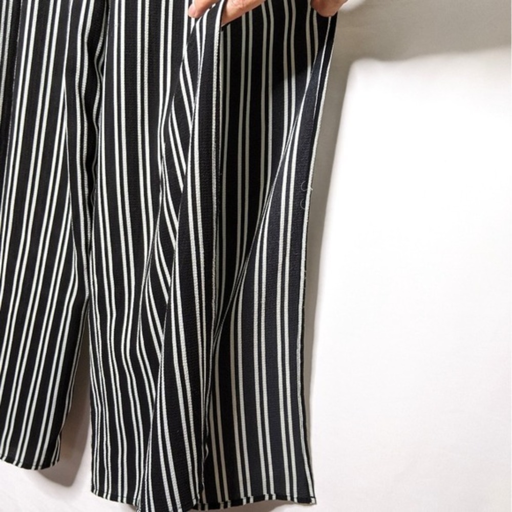 Monteau romper w/ slit side seam at hem sz… - Picture 7 of 14